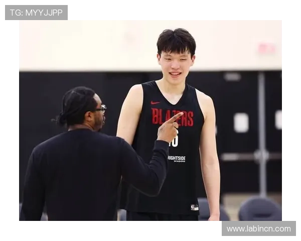 杨瀚森发力过猛后展现沉稳风采